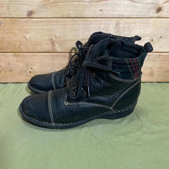 Clarks Whistle Bea Black Leather Quilted Plaid Ankle Boots Women Sz 7.5 M EU 38 - Picture 4 of 7